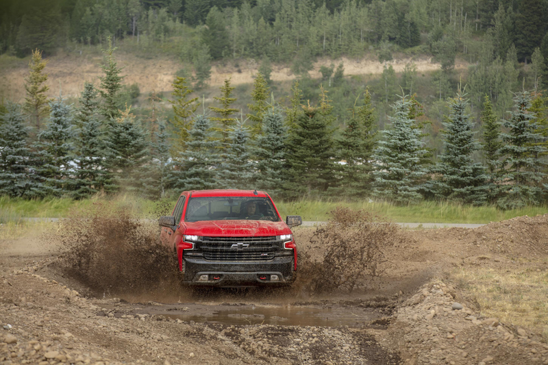 Illustration for article titled The Silverado's Giant Four-Cylinder Gets Rated At 21 MPG Combined